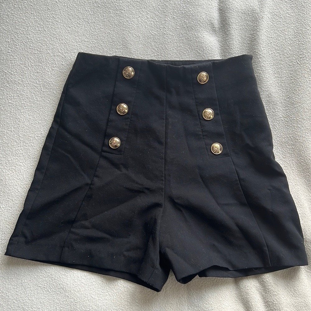 Black highwasted dressy shorts
